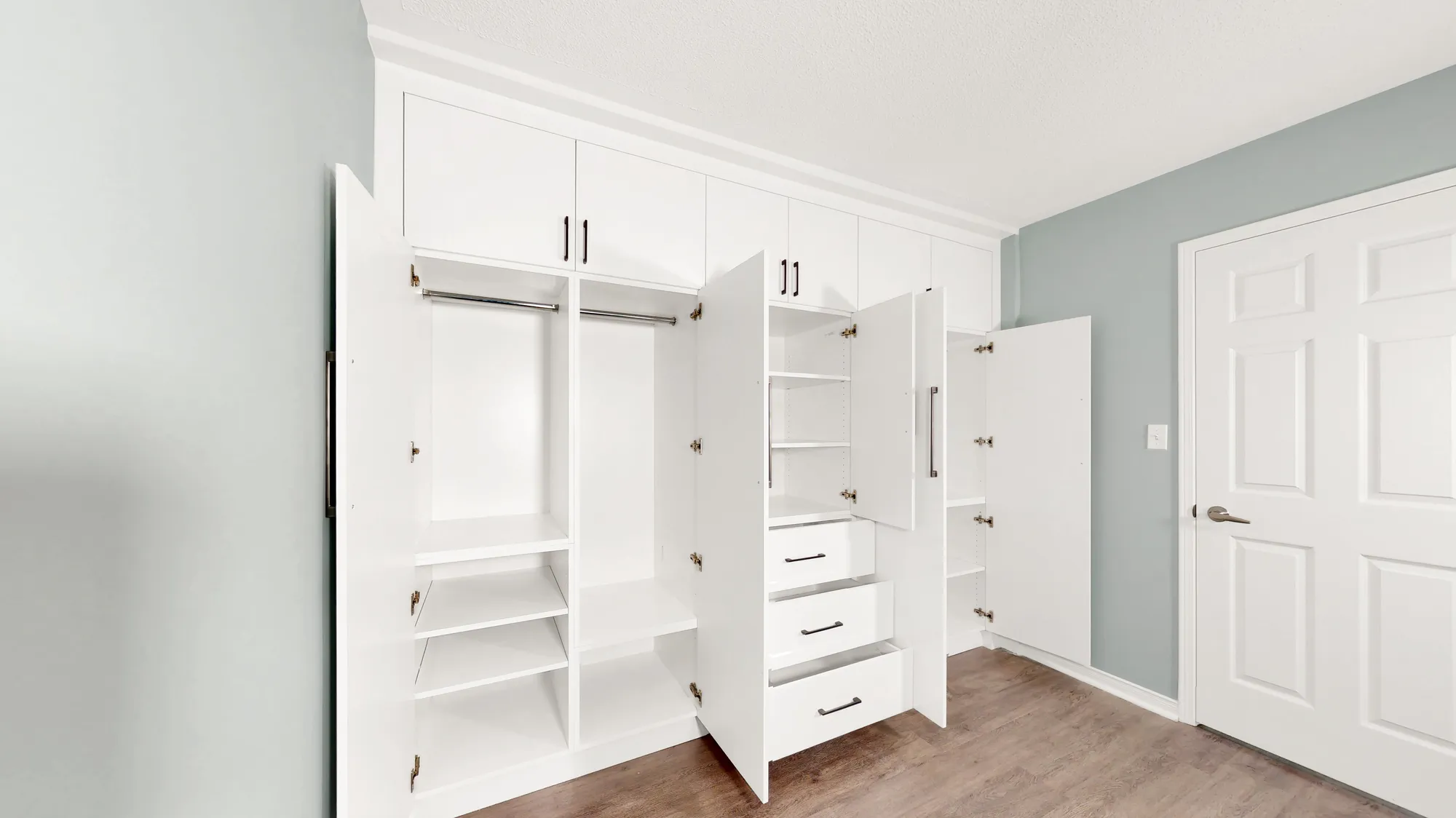 Oakville Built-In Bedroom Wardrobe